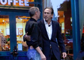 Howard Schultz: Steve Jobs Once Told Me to ‘Fire Everyone’