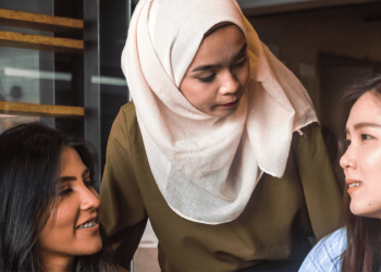 Top 10 Qualities Of A Good Team Member With Hybrid Examples
