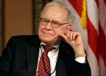Introvert Warren Buffett Reveals Secret to Public Speaking
