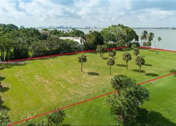 Jeff Bezos’ Miami Neighbors Are Selling Their Land for $200M