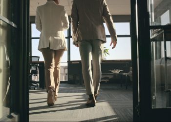 Walk Into Your Next Client Meeting Armed With These 4 Principles, And Leave With a Paying Client