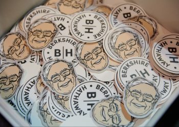 Warren Buffett Employee Wins $1M March Madness Bracket Contest