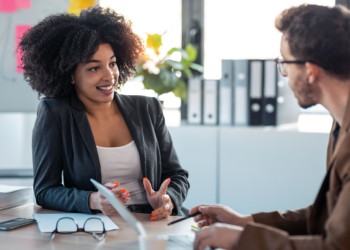 How an Employer of Record Can Help You Reduce Compliance Risks