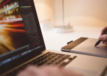 11 Key Reasons SMBs Should Hire A Creative Virtual Assistant