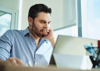 This Workplace Red Flag Reveals You’re Stuck In a Dead-End Job