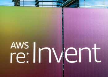 AWS Transform now supports agentic modernization of custom code