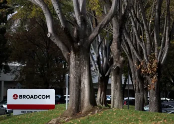 Broadcom buoyed by AI boom, steady VMware growth