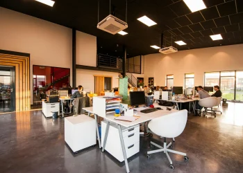 How to Expand Globally with Office Hoteling Software?